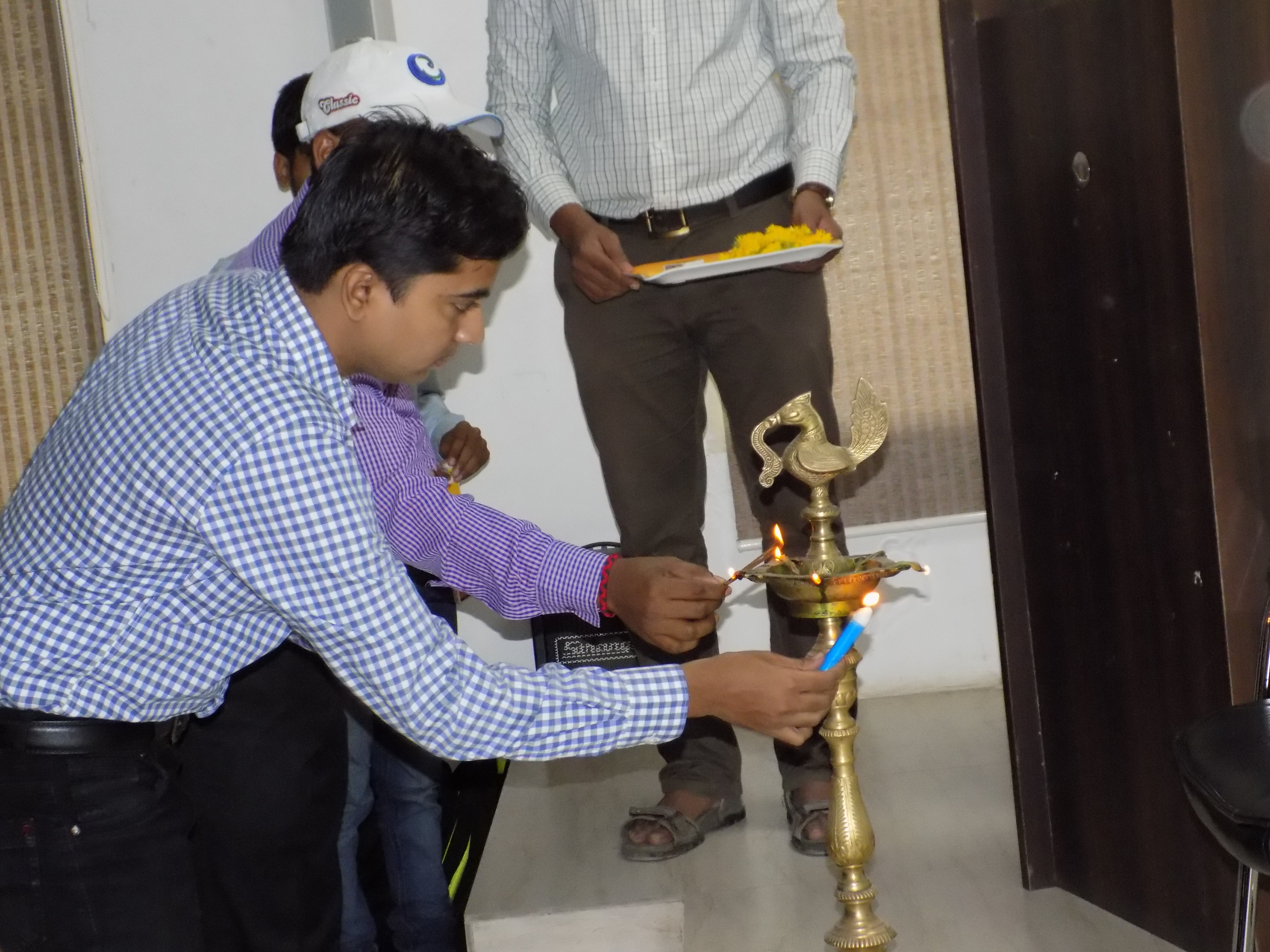 Mr Satish Sherkar EVOLVE Alumni inaugurating EVOLVE Workshop